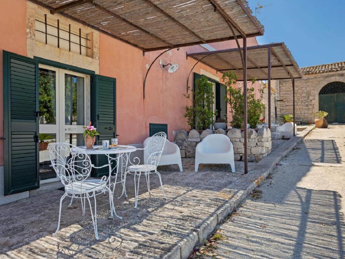 Il Baglio Di Kharrub Rural Guest House Pozzallo Bagian luar foto