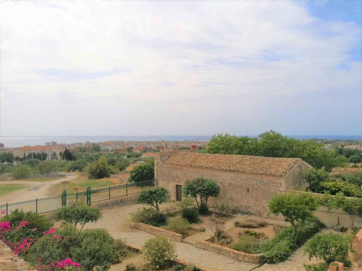 Il Baglio Di Kharrub Rural Guest House Pozzallo Bagian luar foto