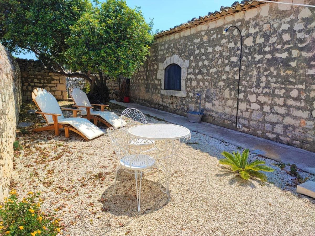 Il Baglio Di Kharrub Rural Guest House Pozzallo Bagian luar foto