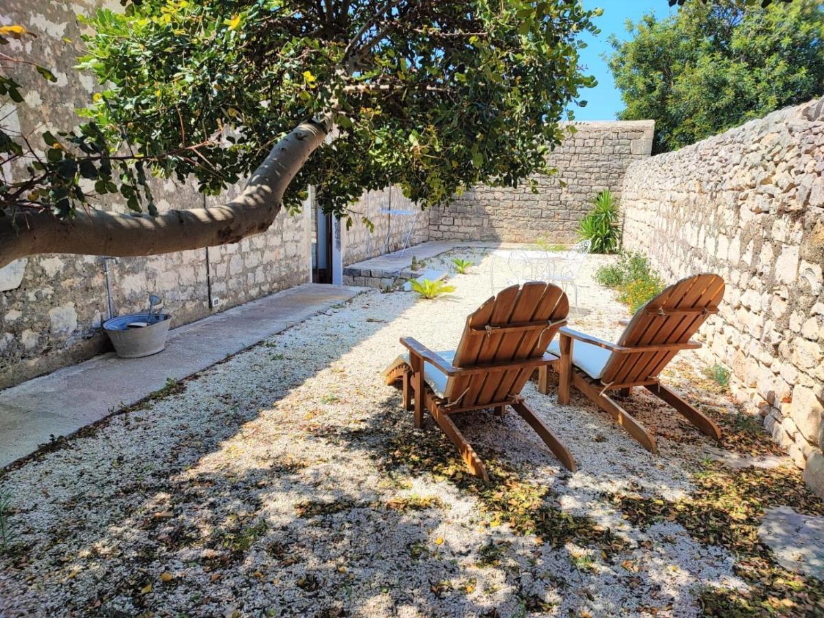 Il Baglio Di Kharrub Rural Guest House Pozzallo Bagian luar foto