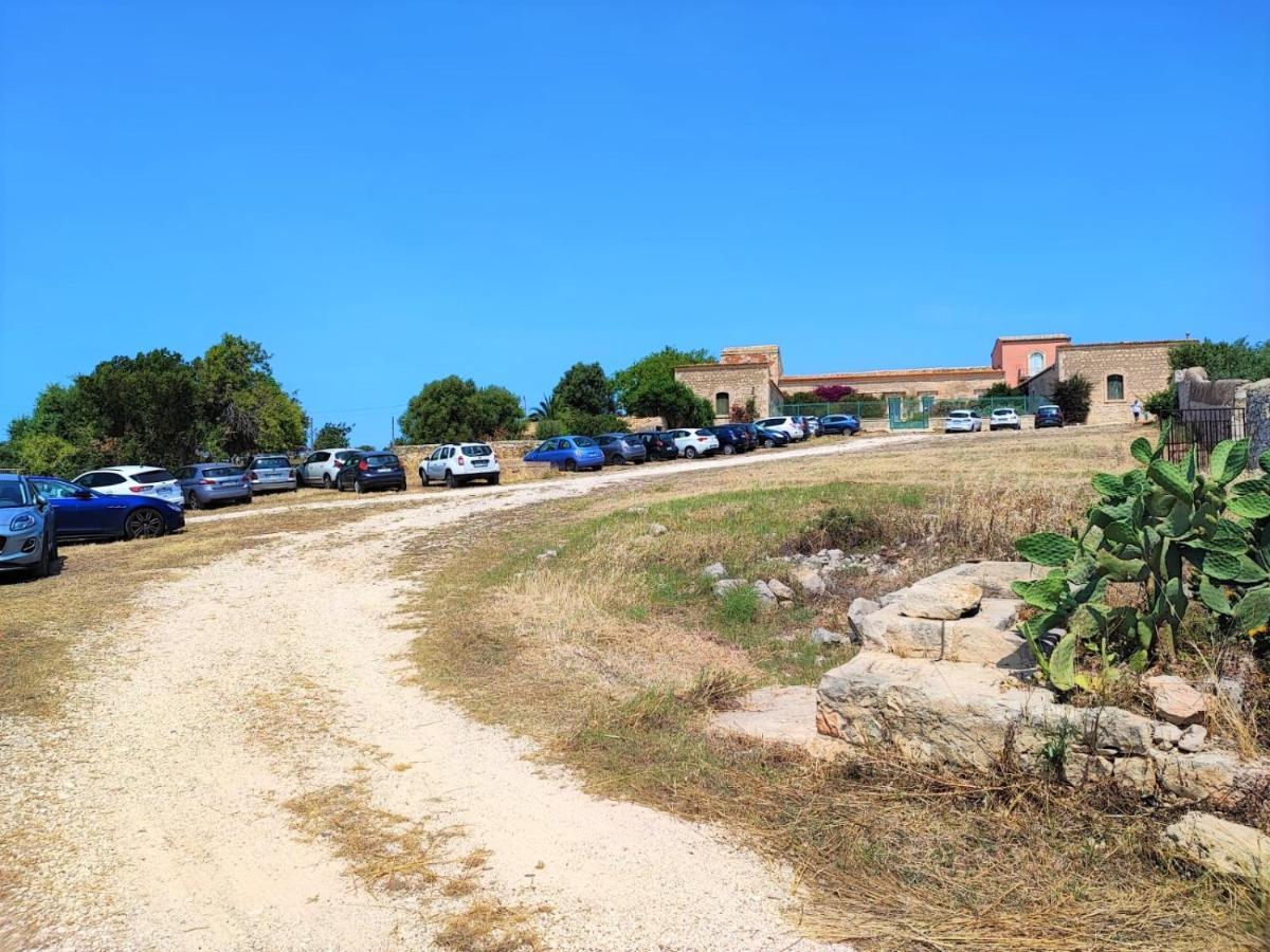 Il Baglio Di Kharrub Rural Guest House Pozzallo Bagian luar foto