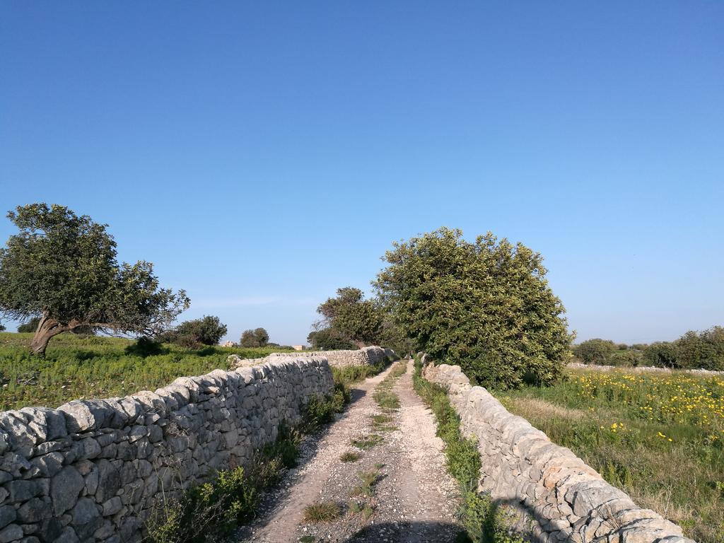 Il Baglio Di Kharrub Rural Guest House Pozzallo Bagian luar foto