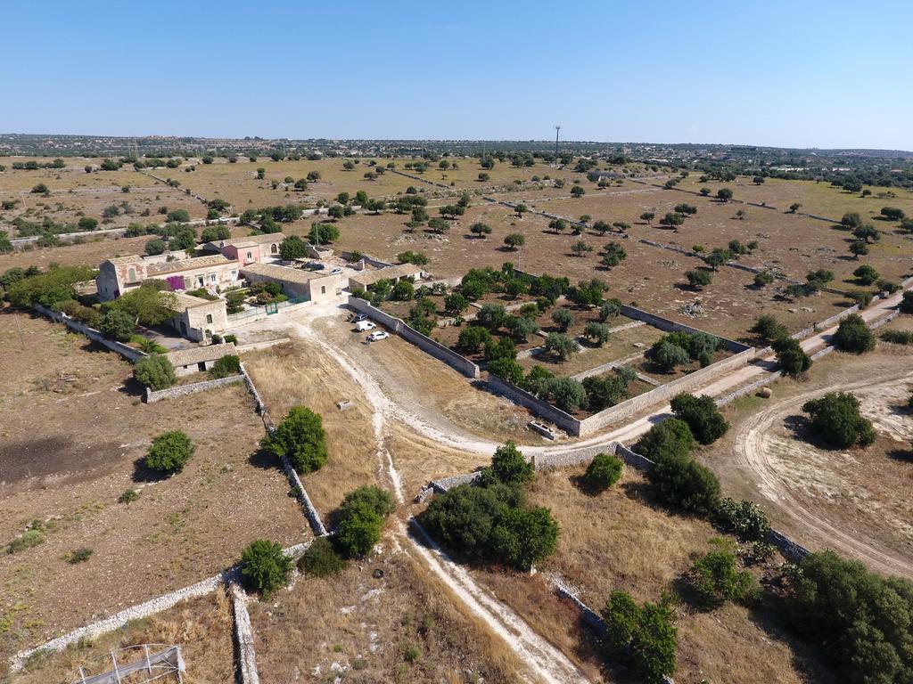 Il Baglio Di Kharrub Rural Guest House Pozzallo Bagian luar foto