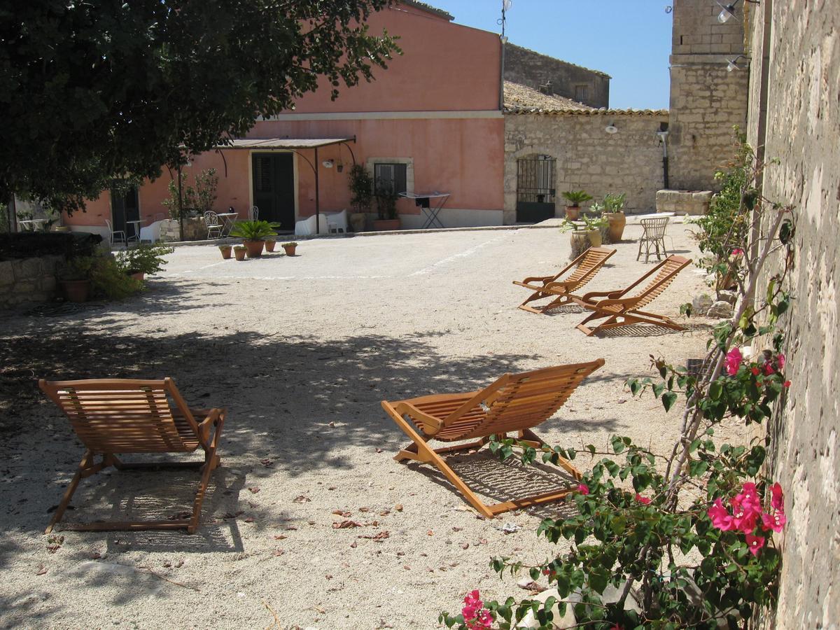 Il Baglio Di Kharrub Rural Guest House Pozzallo Bagian luar foto